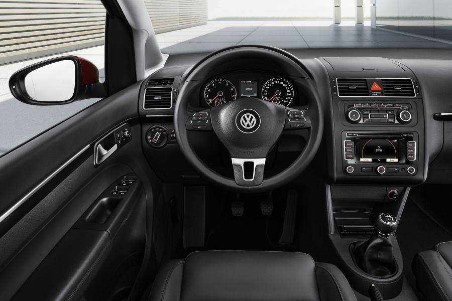  Volkswagen Touran 2010 года  (фото 10 из 46)